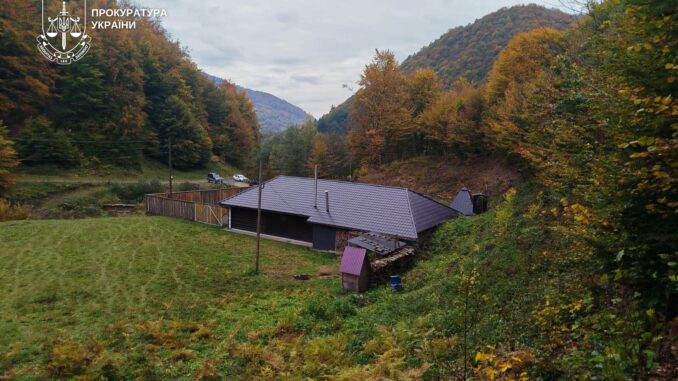 Лісничий на Закарпатті збудував приватний маєток у лісі: збитки понад 11 млн грн