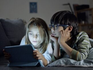 Діти, відео