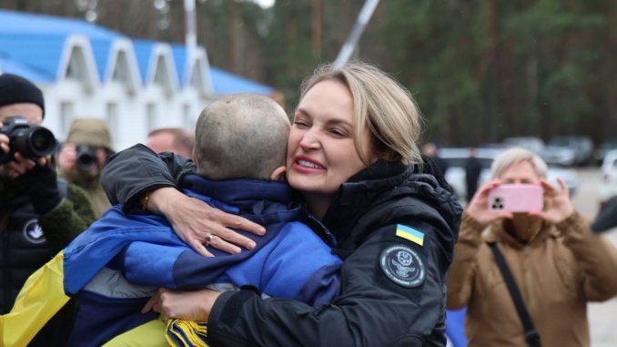 Перед Великоднем додому: Україна повернула з полону 182 громадян