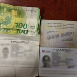 Спроба «вирішити питання» за 200 євро: у Чопі жінка пропонувала хабар прикордонникам
