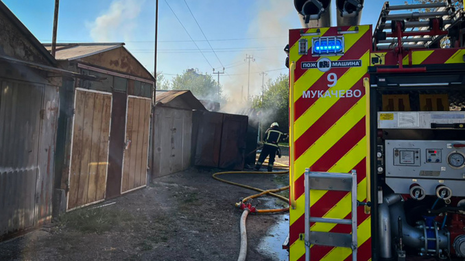 У Мукачеві спалахнув гараж: пожежу вдалося швидко ліквідувати