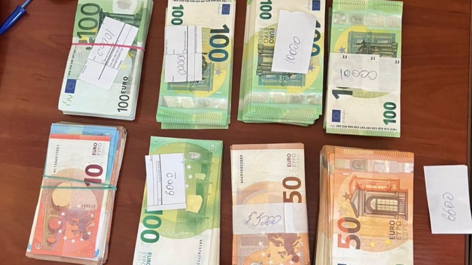 На кордоні з Угорщиною закарпатські митники вилучили понад 50 тисяч євро готівки