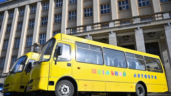 На Закарпатті освітні заклади отримали нові інклюзивні шкільні автобуси