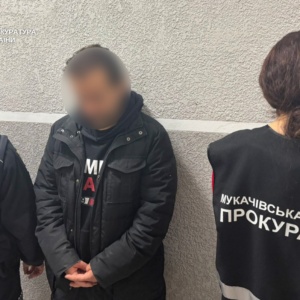 Правоохоронці завершили досудове розслідування у справі щодо 49-річного іноземця, якого обвинувачують у вчиненні тяжких злочинів проти неповнолітньої. Обвинувальний акт уже скеровано до суду.