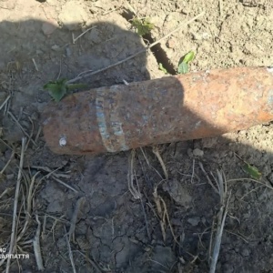 На Ужгородщині посеред картопляного поля знайшли артилерійський снаряд часів Другої світової війни