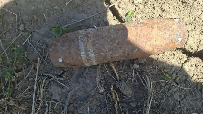 На Ужгородщині посеред картопляного поля знайшли артилерійський снаряд часів Другої світової війни