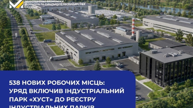Закарпаття продовжує зміцнювати свої позиції як один із ключових промислових регіонів заходу України. Уряд офіційно включив індустріальний парк «Хуст» до Реєстру індустріальних парків України. Новий виробничий майданчик стане ще одним масштабним інвестиційним проєктом області. Індустріальний парк розташують у Хусті на площі понад 18 гектарів. За попередніми планами, реалізація проєкту дозволить створити 538 нових робочих місць, а обсяг інвестицій у будівництво інфраструктури перевищить 1,2 мільярда гривень. У межах парку планують розвивати сучасні виробництва, зокрема: електрообладнання; кабельної продукції; електромонтажних пристроїв; технологій для альтернативної енергетики. Очікується, що новий індустріальний парк сприятиме економічному розвитку Хустської громади, збільшенню податкових надходжень та залученню нових інвесторів у регіон. Закарпаття залишається одним із лідерів України за темпами створення індустріальних парків. Станом на сьогодні в області вже зареєстровано 12 індустріальних парків, і показово, що 11 із них з’явилися вже після початку повномасштабного вторгнення РФ. Попри складні умови воєнного часу, регіон продовжує розвивати промисловість, створювати робочі місця та формувати нові можливості для бізнесу й економіки області.