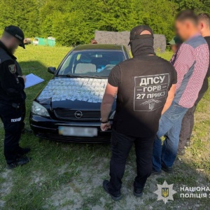 На Рахівщині викрили переправника: чоловіка затримали під час отримання 10 тисяч доларів