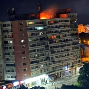 Російський дрон влучив у багатоповерхівку в Румунії: спалахнула пожежа, є постраждалі