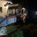 На Берегівщині загорівся трактор: сусідка вчасно помітила пожежу