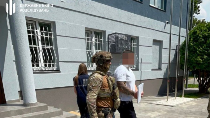 Суд взяв під варту посадовця Ужгородського РТЦК та СП на 60 діб без права застави