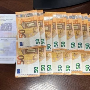 На Закарпатті чоловік запропонував прикордонниці понад тисячу євро