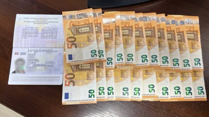 На Закарпатті чоловік запропонував прикордонниці понад тисячу євро