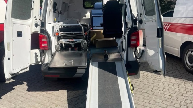 автомобіль швидкої медичної допомоги