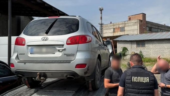 На Закарпатті затримали підприємця за підозрою у продажі гуманітарних авто для ЗСУ