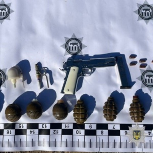 На Ужгородщині затримали військовослужбовця, підозрюваного у збуті бойових гранат