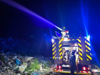 У Рахові вночі горіло сміттєзвалище: пожежу ліквідували за три години