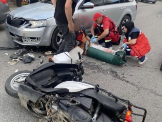 У Хусті скутерист постраждав у ДТП з автомобілем: чоловіка госпіталізували