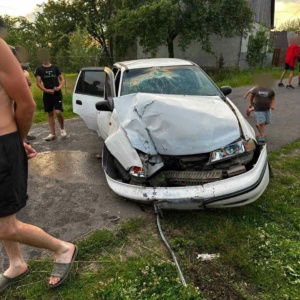 автомобіль врізався у ворота