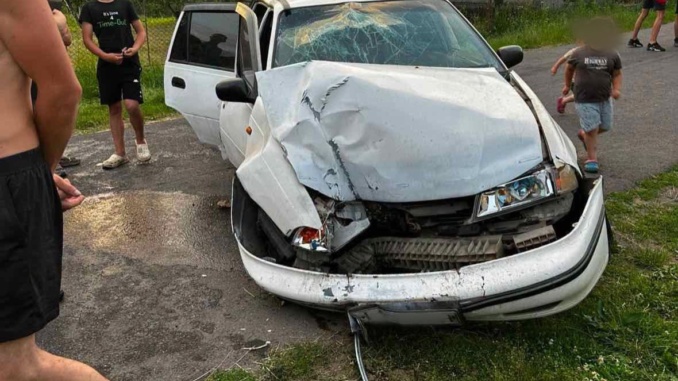 автомобіль врізався у ворота