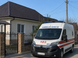 Трагічний виклик у Берегові: медики констатували смерть матері, а згодом не змогли врятувати її сина