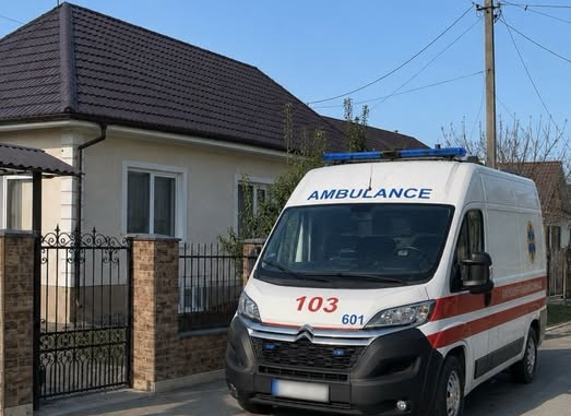 Трагічний виклик у Берегові: медики констатували смерть матері, а згодом не змогли врятувати її сина