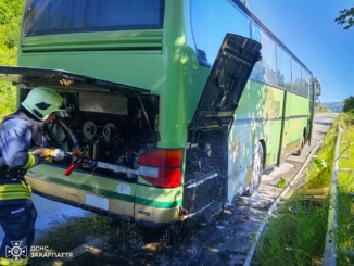 На Мукачівщині під час руху загорівся рейсовий автобус: рятувальники оперативно загасили пожежу