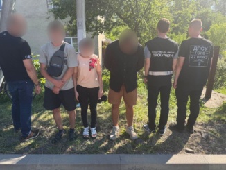 На Закарпатті затримали 21-річну переправницю та її 18-річного спільника: за переправлення до Румунії вимагали $5000