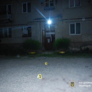 У Мукачеві чоловік влаштував криваву розправу над сусідом: поліція затримала підозрюваного