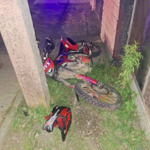 На Хустщині 17-річний мотоцикліст загинув, врізавшись в електроопору