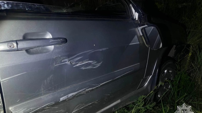 У передмісті Ужгорода патрульні поліцейські притягнули до відповідальності водія, який, перебуваючи у стані сильного алкогольного сп'яніння, скоїв дорожньо-транспортну пригоду.