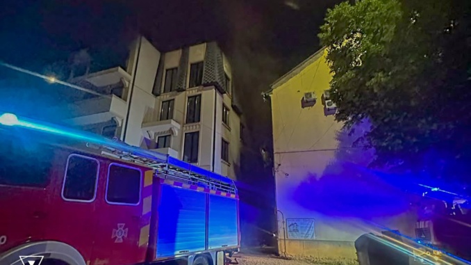Нічна пожежа в Берегові: вогонь спалахнув у підвалі готельного комплексу