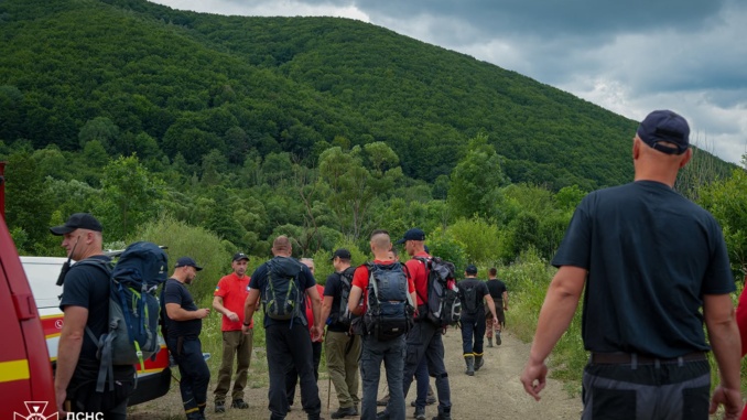 На Мукачівщині третю добу шукають грибника, який зник у лісі