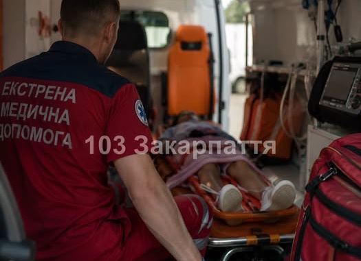 У Виноградові мотоцикл збив 7-річну дівчинку: дитину госпіталізували
