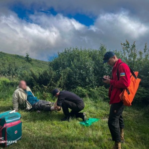 На Петросі рятувальники допомогли травмованому туристу із Запоріжжя