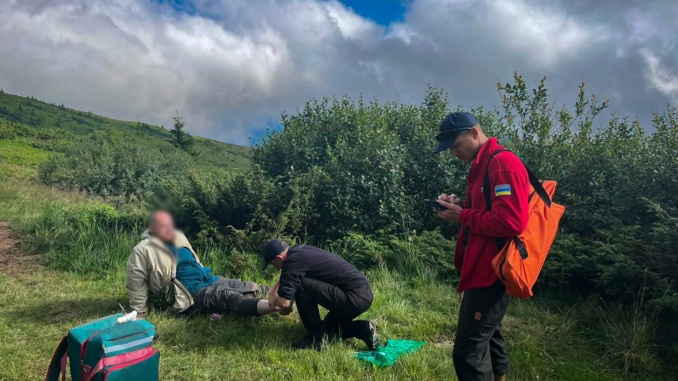 На Петросі рятувальники допомогли травмованому туристу із Запоріжжя