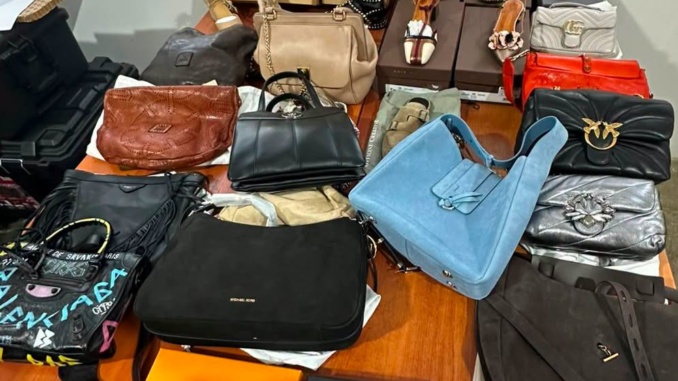 На Закарпатті митники вилучили брендові сумки та взуття на понад пів мільйона гривень