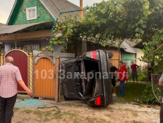 64-річний водій в’їхав в огорожу на Тячівщині та відмовився від госпіталізації