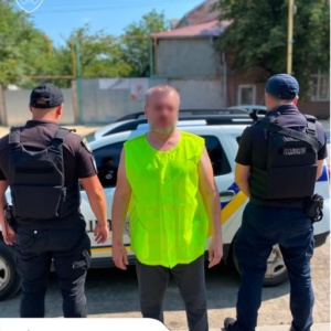 В Ужгороді затримали чоловіка, який посеред вулиці напав на 62-річну жінку