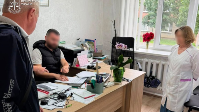 На Закарпатті голову ЛКК підозрюють в отриманні $1000 за фіктивний висновок