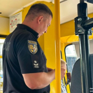 В Ужгороді перевіряють шкільні автобуси перед початком навчального року