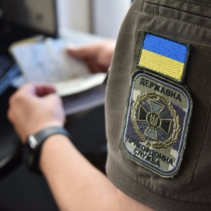 На Закарпатті жінка намагалася підкупити прикордонника