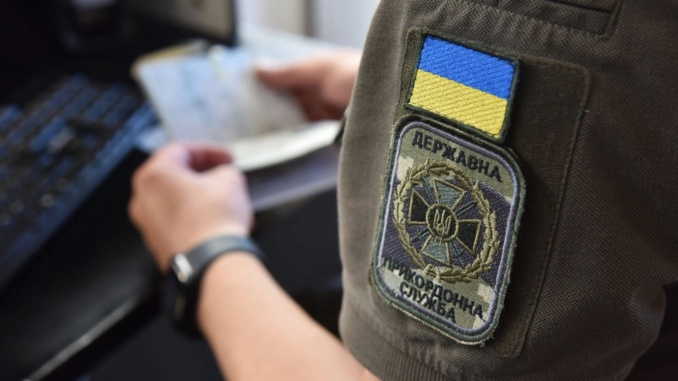 На Закарпатті жінка намагалася підкупити прикордонника