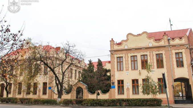 У Берегові міськраду через суд зобов’язали зберегти історичні будівлі шкіл