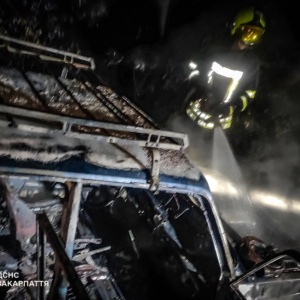 В Ужгороді вночі загорівся ВАЗ: автомобіль був охоплений полум’ям