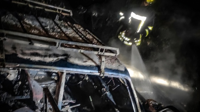 В Ужгороді вночі загорівся ВАЗ: автомобіль був охоплений полум’ям