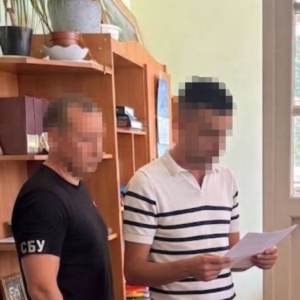 На Закарпатті посадовця коледжу підозрюють у хабарництві за оформлення чоловіків на навчання