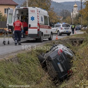 На Хустщині 34-річна жінка постраждала в ДТП: її без свідомості доправили до лікарні