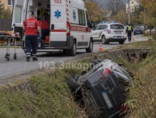 На Хустщині 34-річна жінка постраждала в ДТП: її без свідомості доправили до лікарні