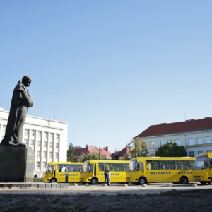 шкільні автобуси